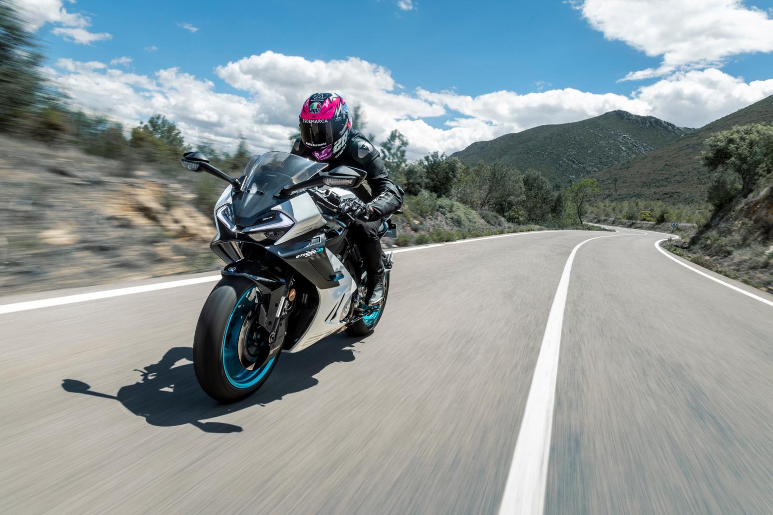 CF MOTO 675SR-R - 95hp, 70Nm tork, 260 km/h en yüksek hız