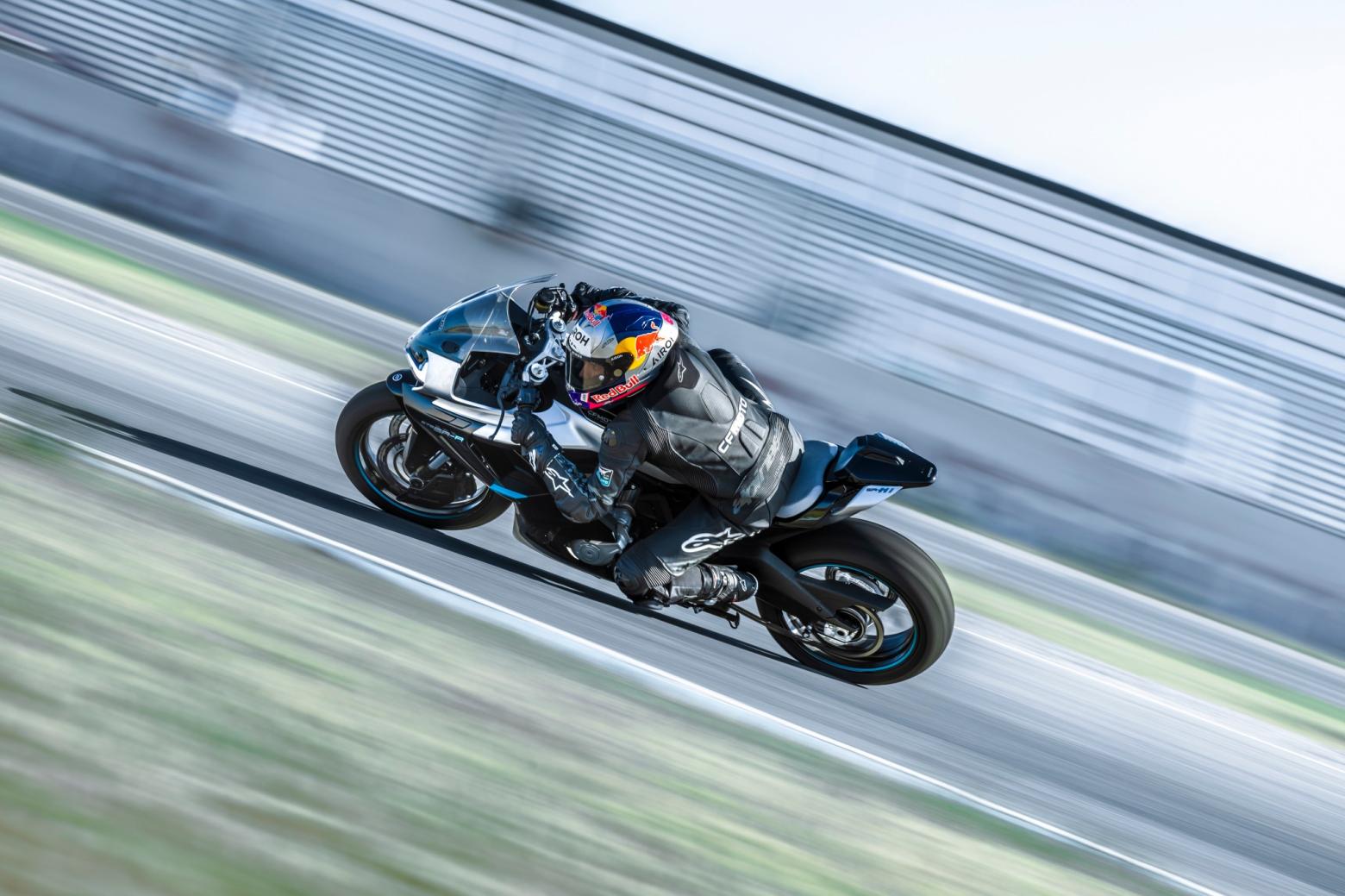 CF MOTO 675SR-R - 95hp, 70Nm tork, 260 km/h en yüksek hız