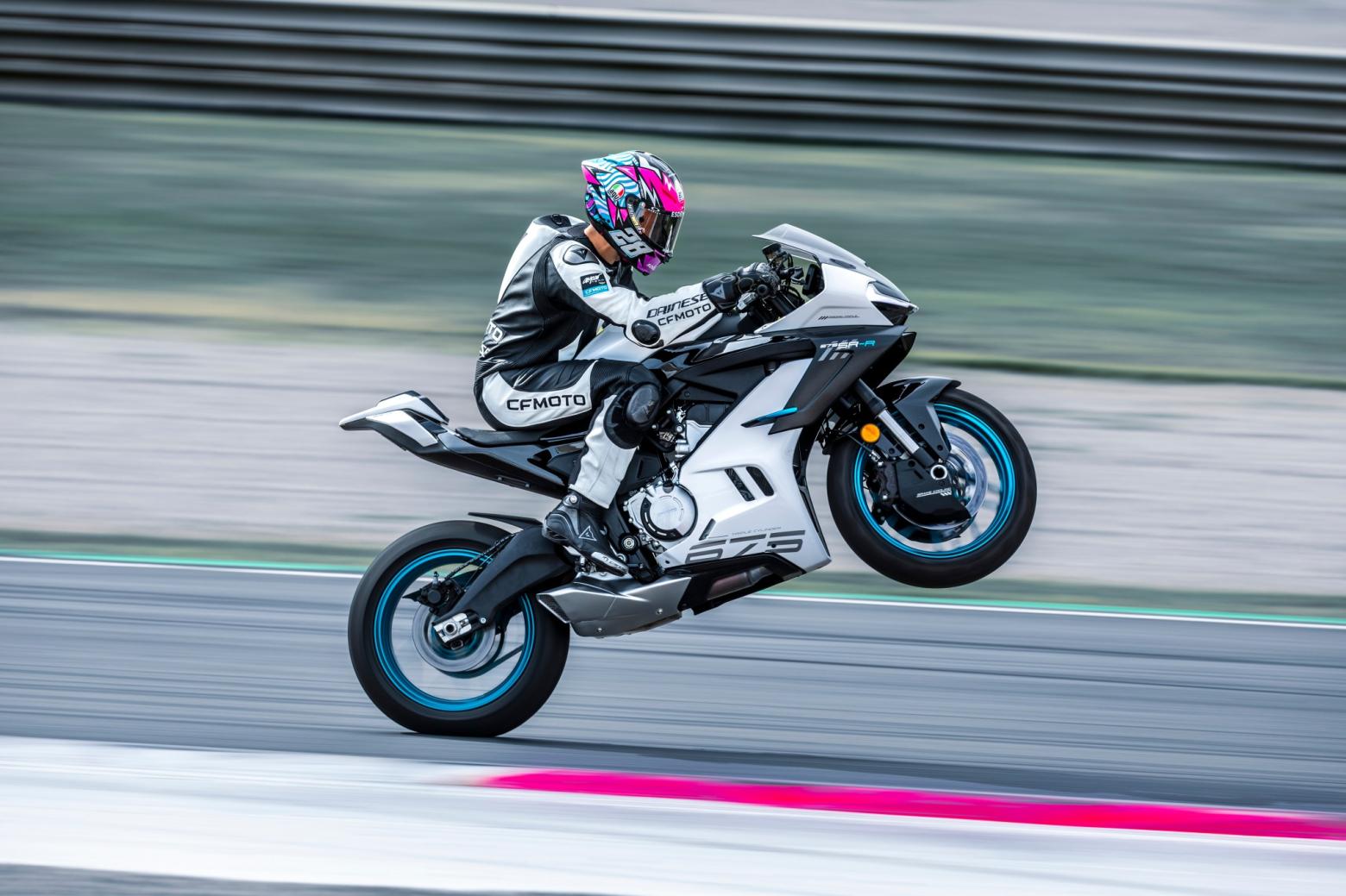 CF MOTO 675SR-R - 95hp, 70Nm tork, 260 km/h en yüksek hız
