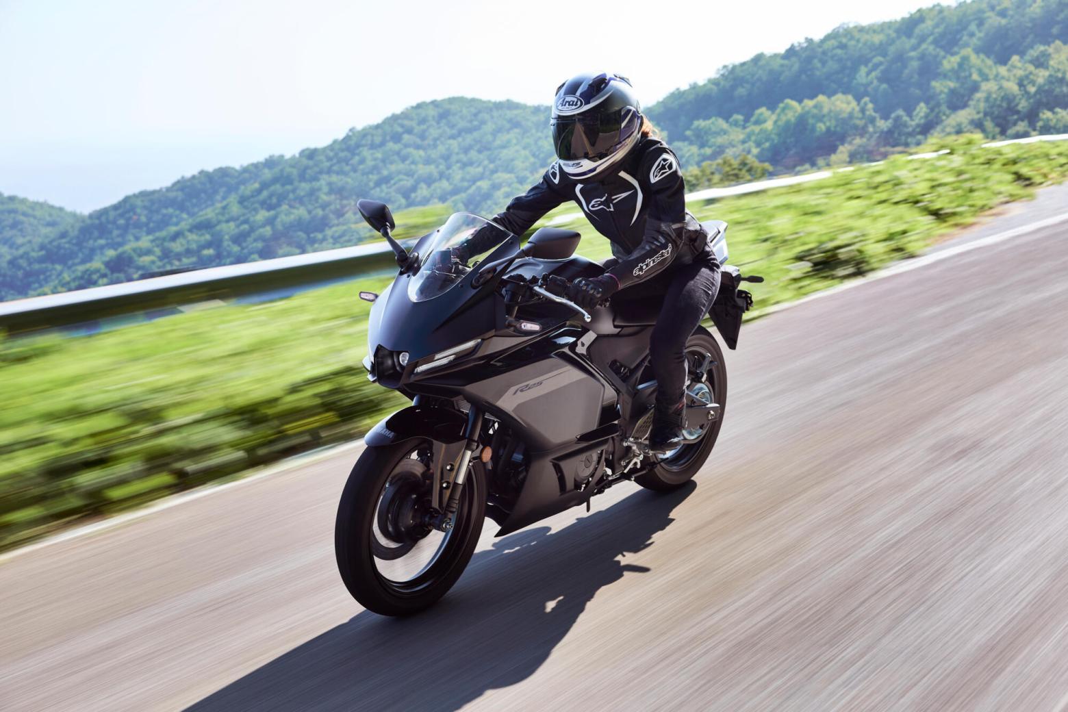 Yamaha R25 - 36hp, 23Nm tork, 199 km/h en yüksek hız
