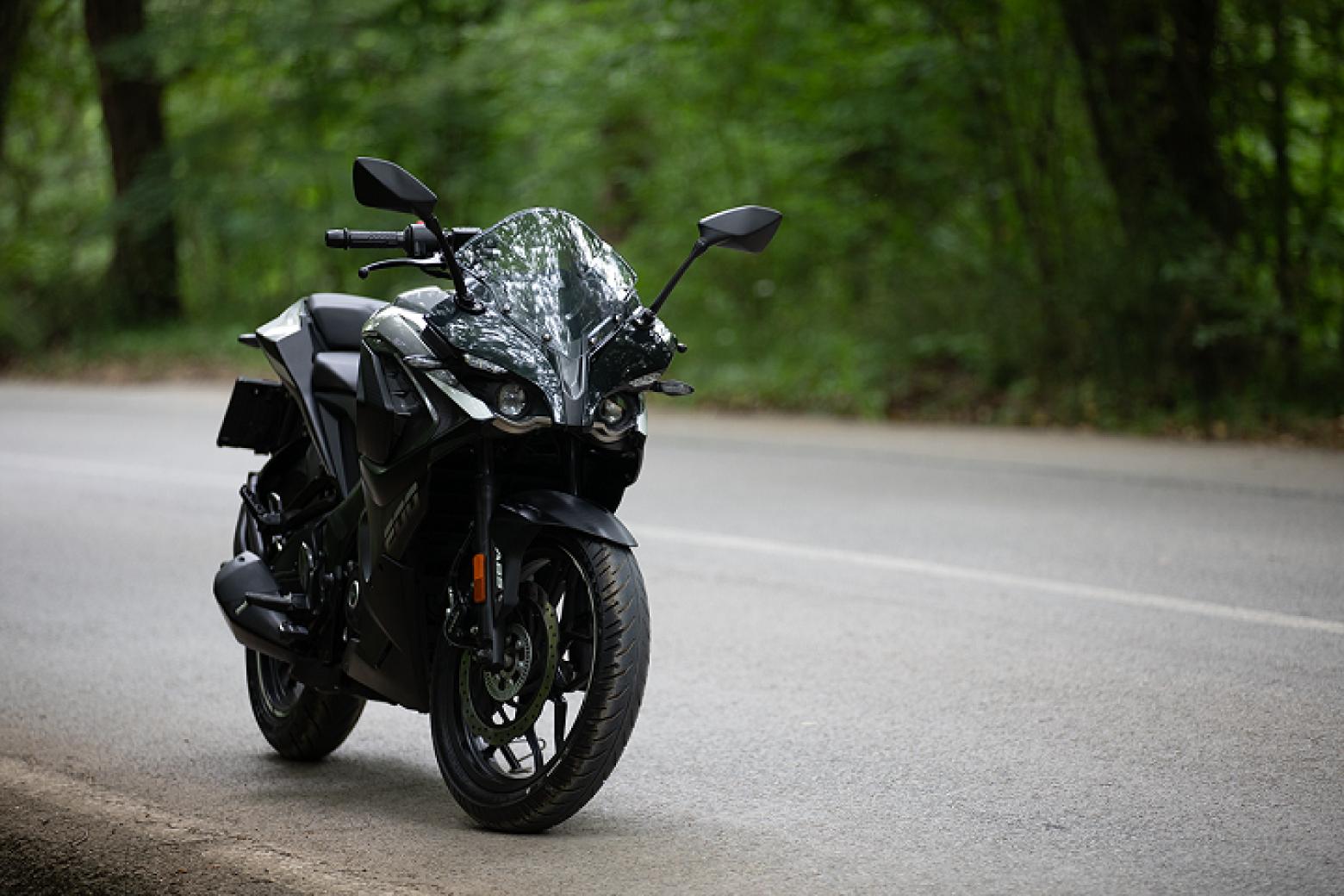 Bajaj Pulsar RS 200 - 24.4hp, 18.3Nm tork, 146 km/h en yüksek hız