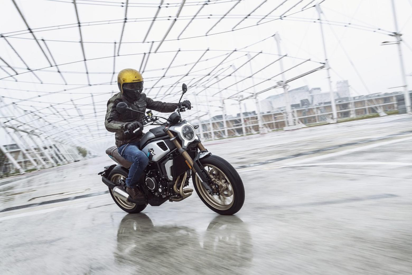 CF MOTO 700CL-X HERITAGE - 74hp, 68Nm tork, 228 km/h en yüksek hız
