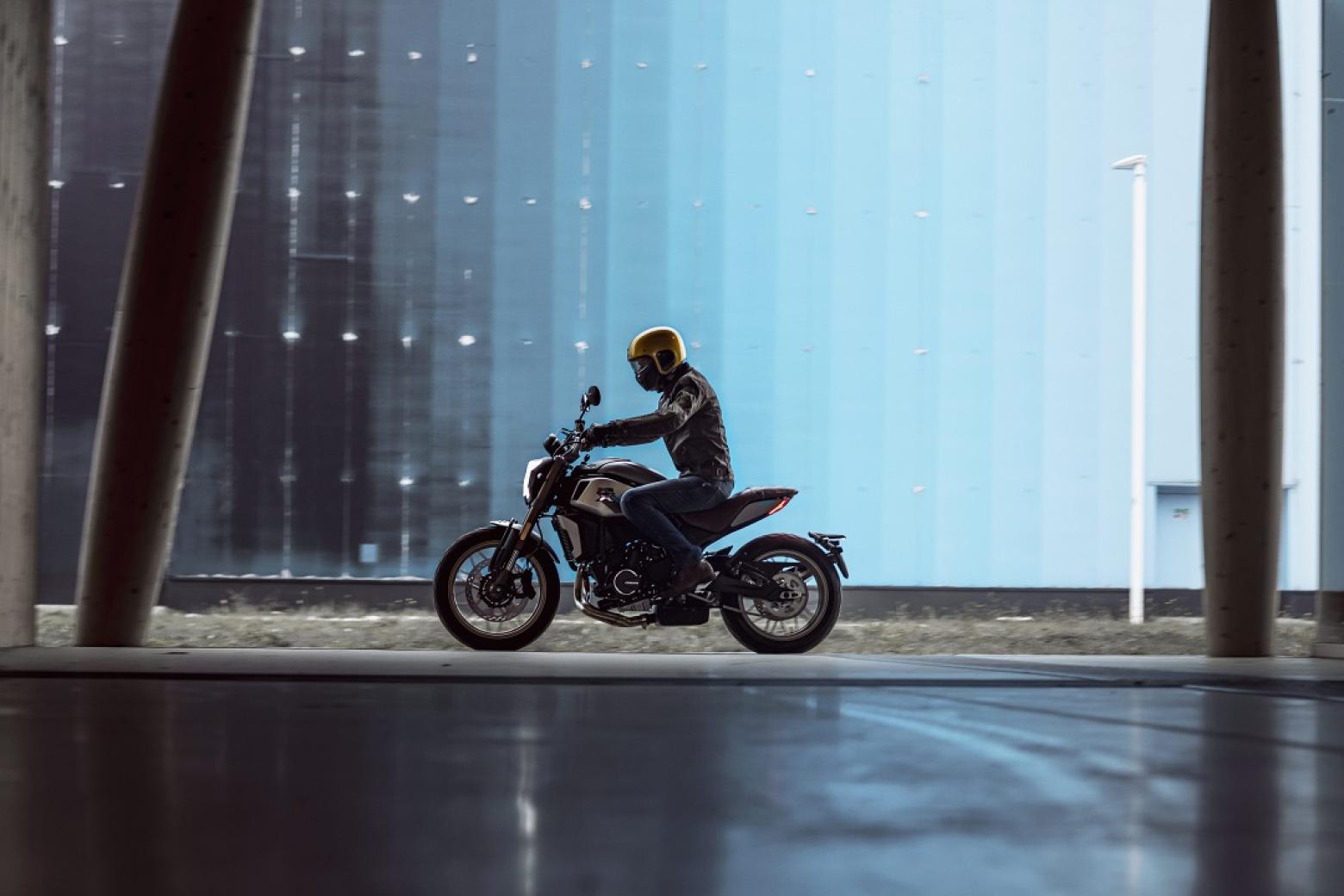 CF MOTO 700CL-X HERITAGE - 74hp, 68Nm tork, 228 km/h en yüksek hız