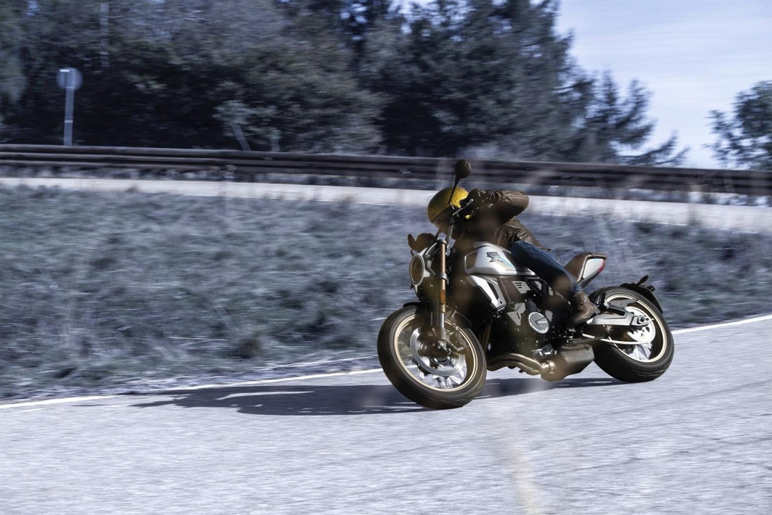 CF MOTO 700CL-X HERITAGE - 74hp, 68Nm tork, 228 km/h en yüksek hız