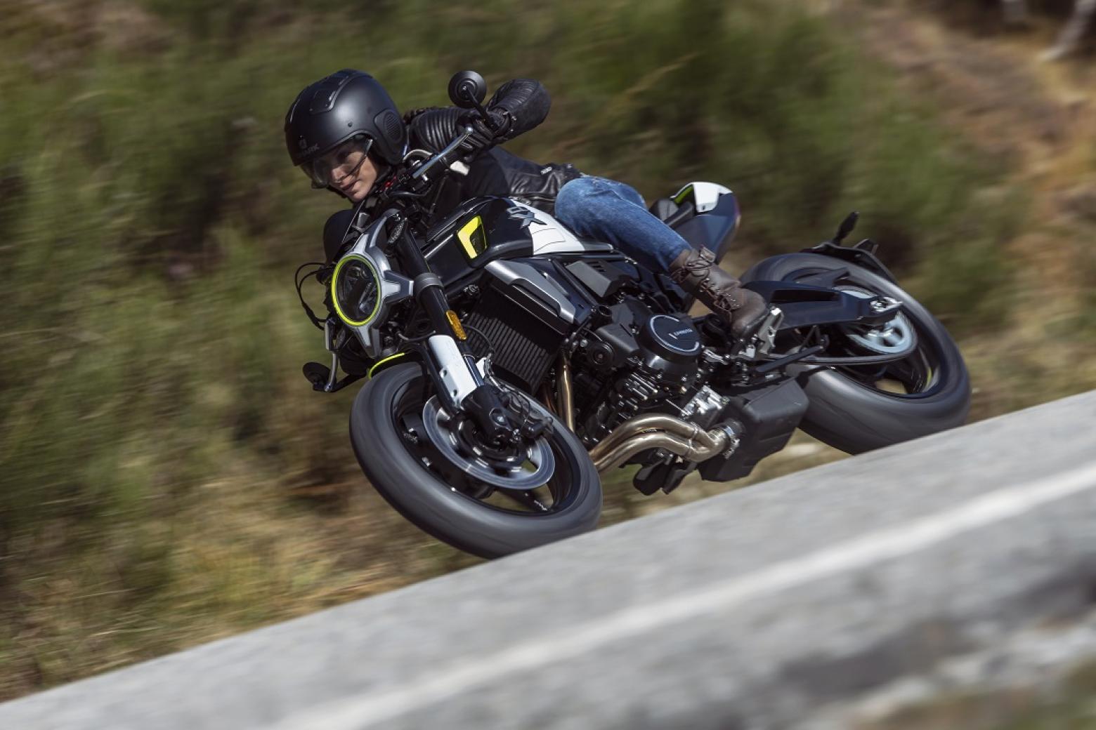 CF MOTO 700CL-X SPORT - 74hp, 68Nm tork, 220 km/h en yüksek hız