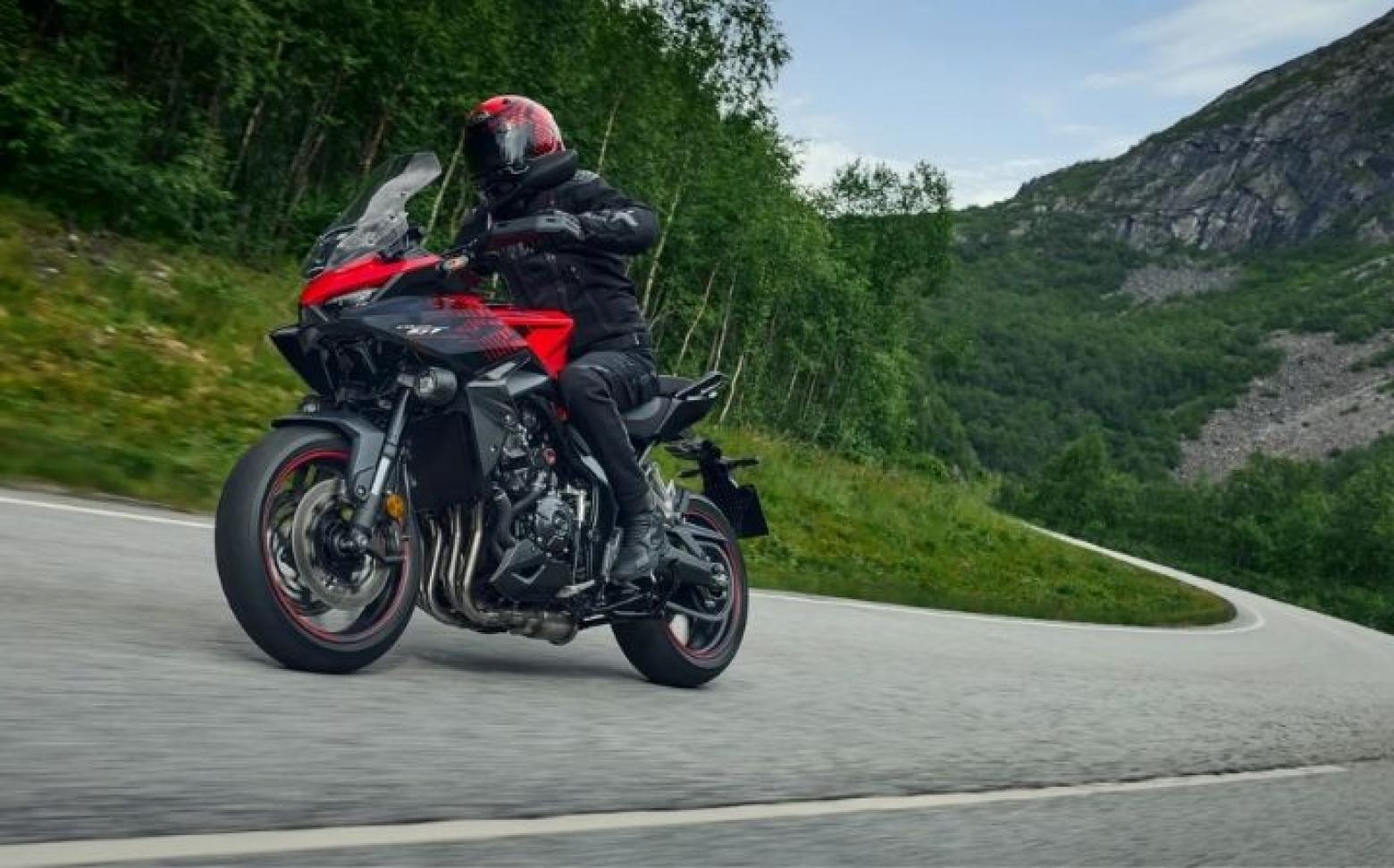 Honda CB1000GT - 150hp, 102Nm tork, 250 km/h en yüksek hız