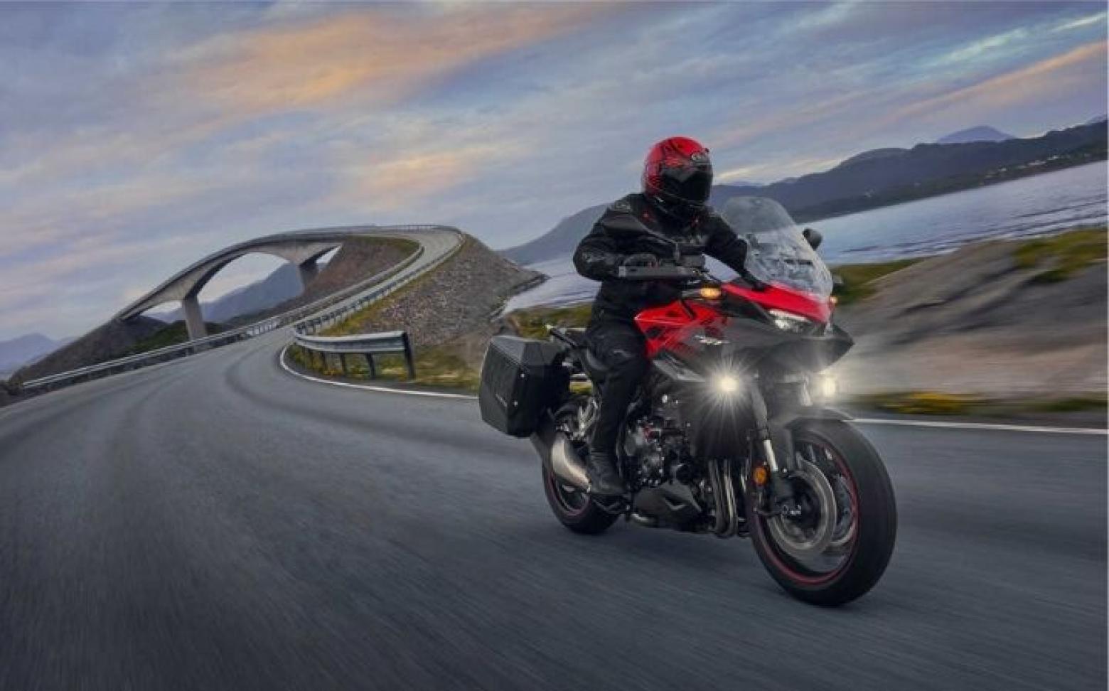 Honda CB1000GT - 150hp, 102Nm tork, 250 km/h en yüksek hız