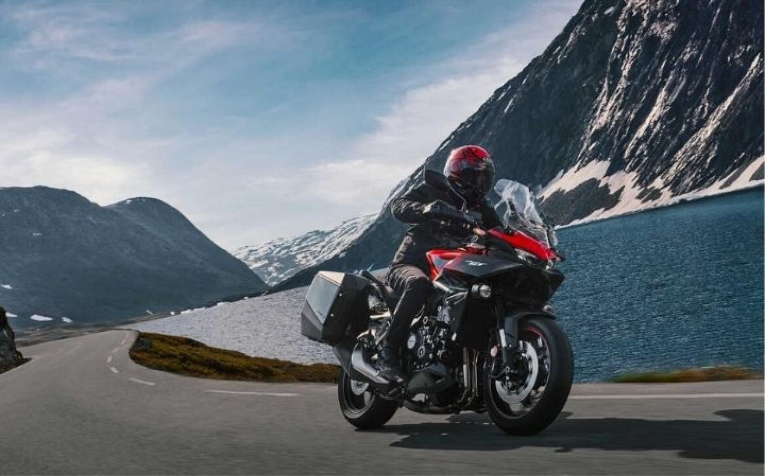 Honda CB1000GT - 150hp, 102Nm tork, 250 km/h en yüksek hız