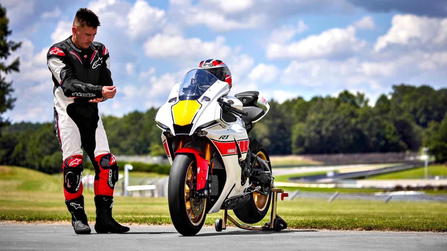 Yamaha R1 World GP 60th Anniversary - 200hp, 113.3Nm tork, 350 km/h en yüksek hız