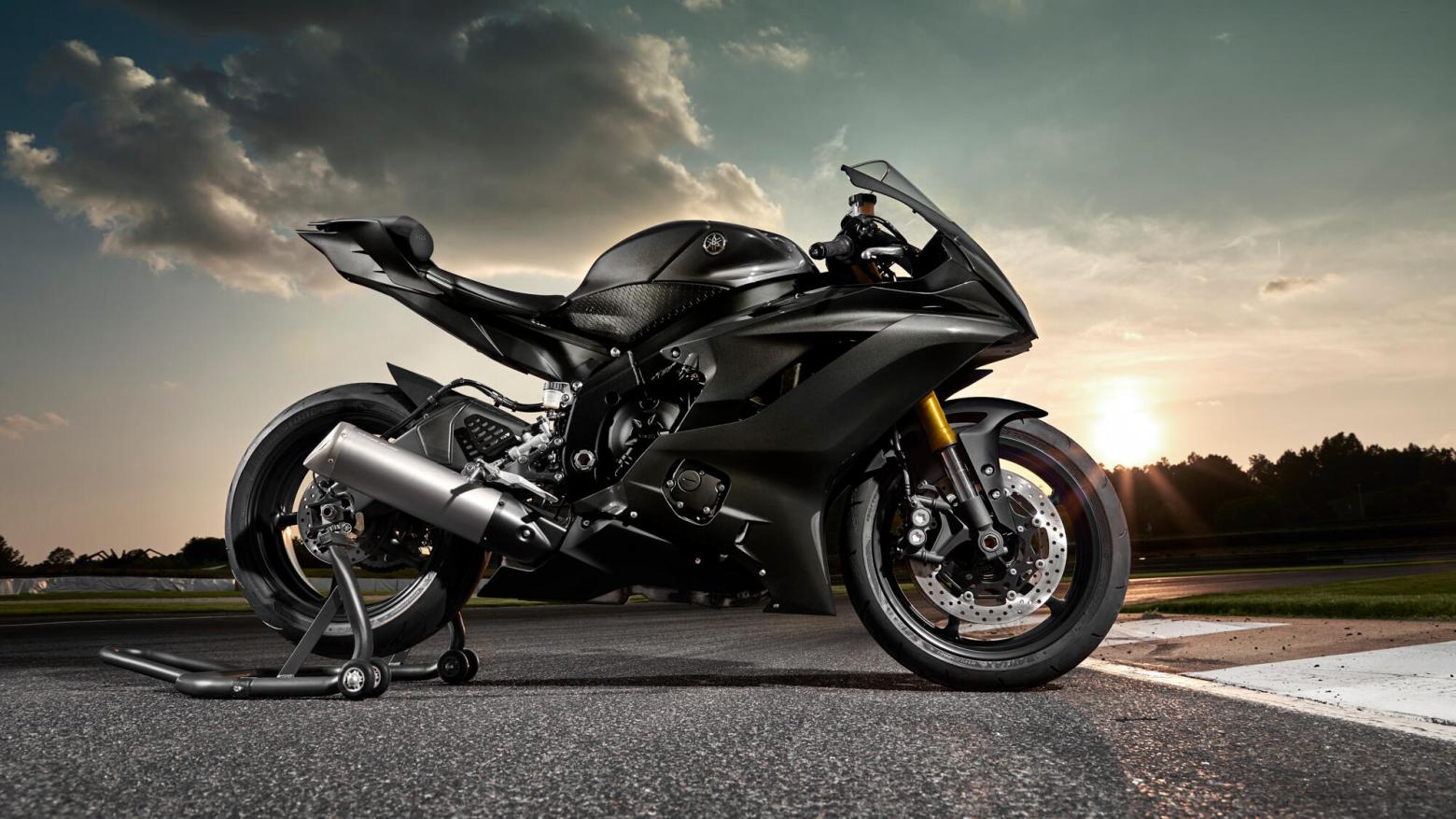 Yamaha R6 - 124hp, 65.7Nm tork, 280 km/h en yüksek hız