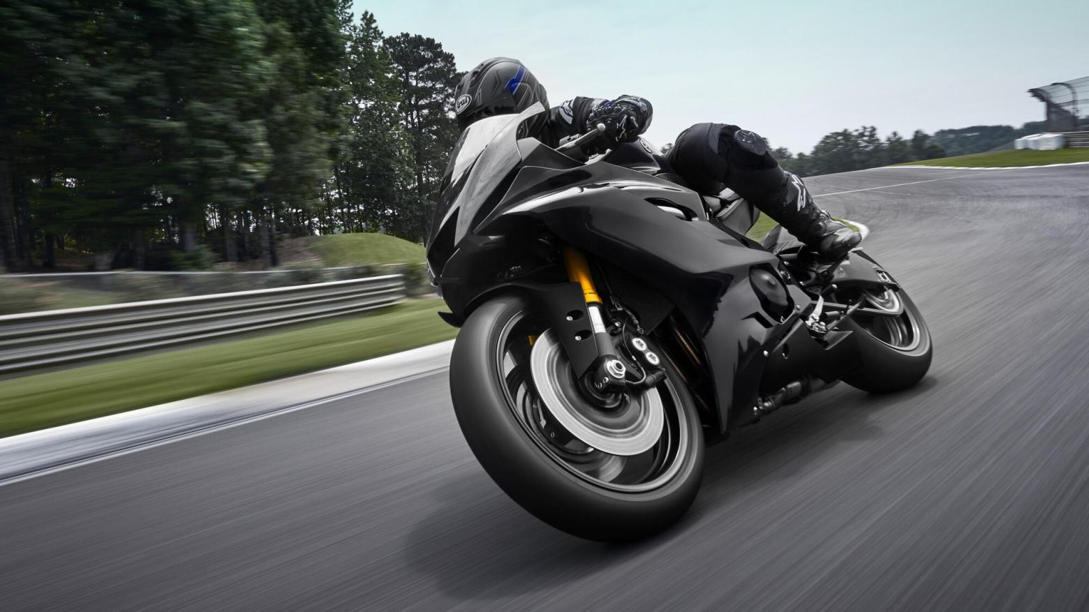Yamaha R6 - 124hp, 65.7Nm tork, 280 km/h en yüksek hız