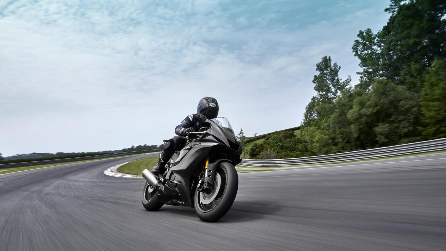 Yamaha R6 - 124hp, 65.7Nm tork, 280 km/h en yüksek hız