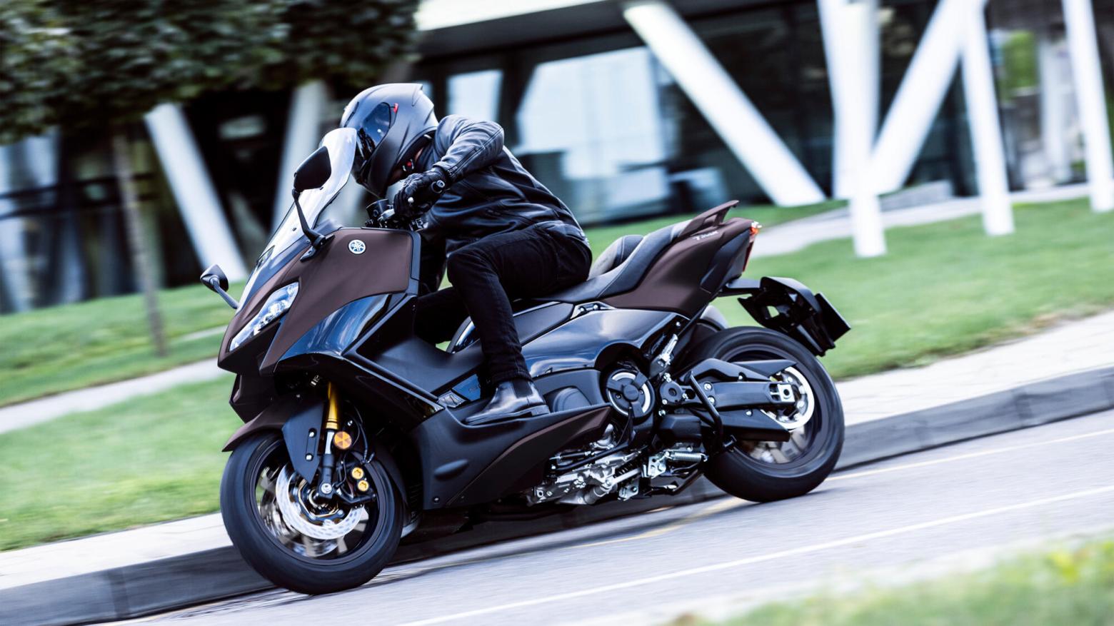 Yamaha TMAX Tech MAX 560 - 46.9hp, 55.7Nm tork, 180 km/h en yüksek hız