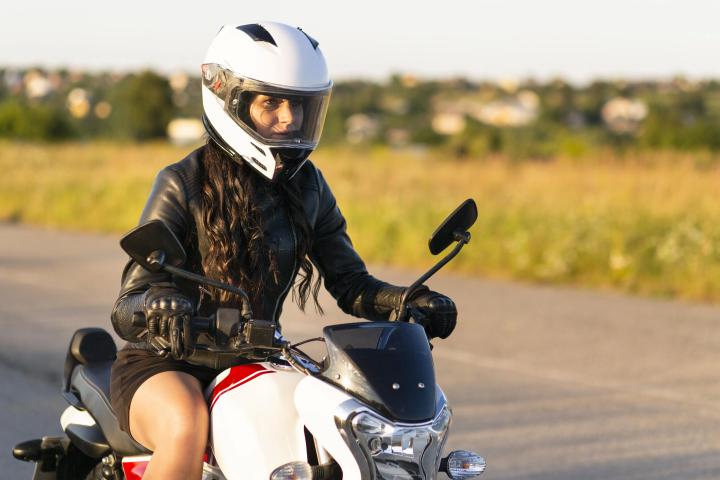 Motosiiklete yeni başlayacak olanlara tavsiyeler, yeni başlayanlar motor sürerken ne yapmalı, motor sürerken dikkat edilmesi gerekenler, yeni motor sürücü için dikkat edilmesi gerekenler, motor da dik