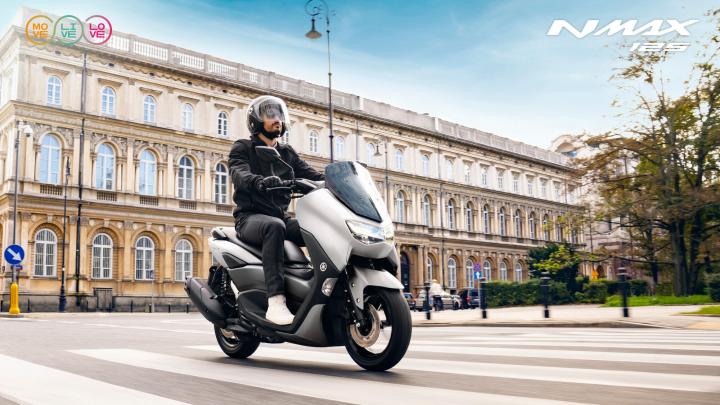2023 Yılında 150 Bin TL Altında Alınabilecek Su Soğutmalı Scooter Motosiklet Tavsiyeleri 3) YAMAHA NMAX 125 - Şehir İçi Performans Yamaha NMAX 125, 12.2 beygir gücü ve 11.2 Nm torku ile şehir içi sürüşler için mükemmel bir tercih olabilir. Sıvı soğutmalı motoru ve 122,000 TL liste fiyatıyla dikkat çekiyor.