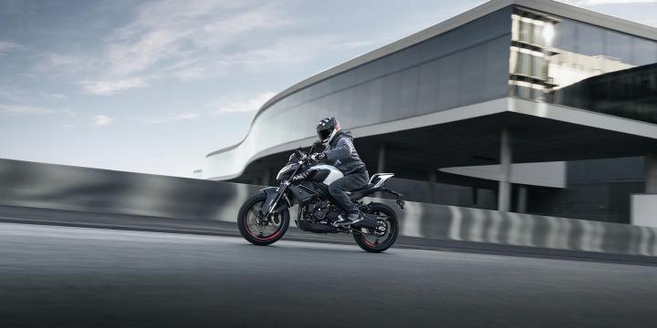 450NK Geliş Tarihi Belli Oldu | İşte 450NK Özellikleri ve Fiyatı Motosiklet tutkunları için heyecan verici bir haber var! 2024 yılının mart veya nisan ayında Türkiye'de satışa sunulması beklenen CFMoto 450NK, 450cc motor hacmi, çift silindir ve sıvı soğutmalı özellikleri ile dikkatleri üzerine çekiyor. Bu makine, A2 ehliyet sahipleri için sunulan en güçlü seçeneklerden biri olacak.