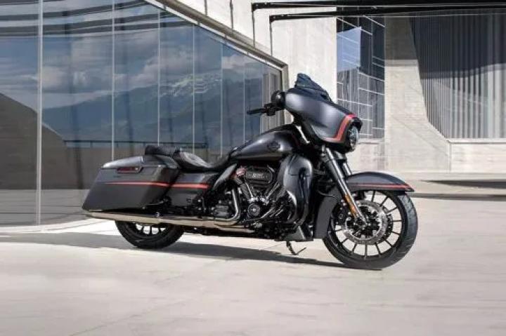 Seri Üretim En Torklu 5 Motosiklet 2) Harley Davidson CVO Street Glide: Güç: 115hp Tork: 183nm Ağırlık: 380kg Silindir/Subap: 4 Silindir, 16 Subaplı