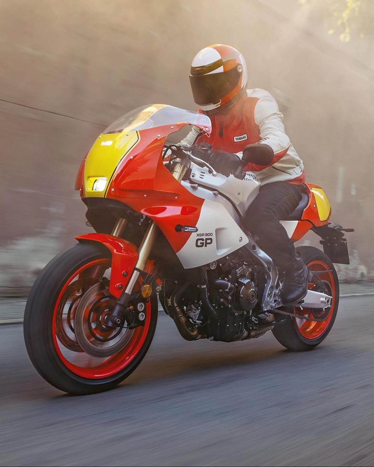 Eicma Fuarında Tanıtılan Yeni Yamaha XSR900 GP: 80'ler ve 90'ların Grand Prix Ruhunu Yaşatıyor!