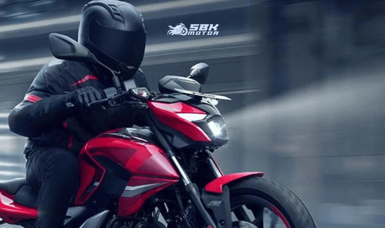 Recensione del Bajaj Pulsar N160 2024: Specifiche Tecniche, Prezzo e Molto Altro... Con una capacità del serbatoio di 14 litri e un consumo di carburante di 3 litri per 100 km, il Bajaj Pulsar N 160 offre un'opzione economica. Questa caratteristica aiuta a ridurre i costi sia per i viaggi lunghi che per l'uso quotidiano.