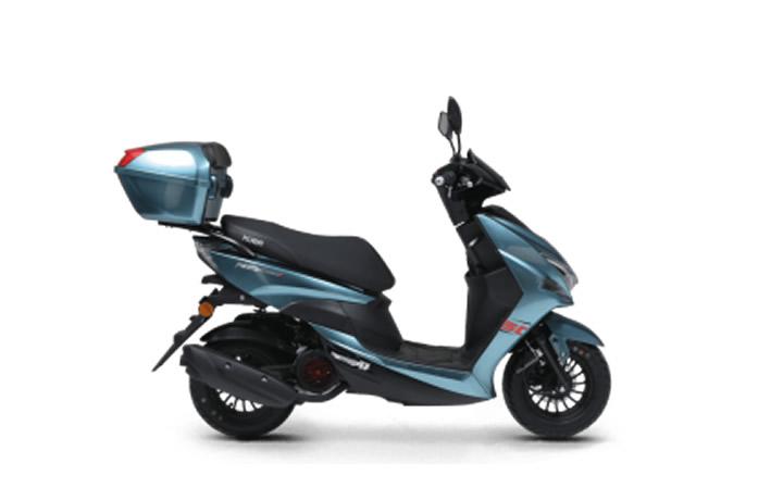 KUBA PESARO 50-X Modello della Moto Caratteristiche: Coppia:3nm., Potenza:2.6hp, Peso:80, Velocità Massima:45, Capacità del Serbatoio: 5, Consumo di Combustibile: 3.2, Numero di Cilindri:1, Numero di Valvole: 2