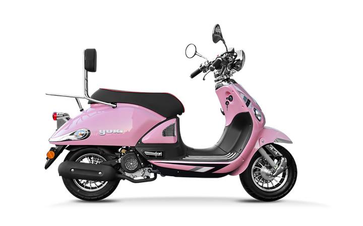 YUKI LEGEND 50 Modello della Moto Caratteristiche: Coppia:2.8nm., Potenza:2.8hp, Peso:92, Velocità Massima:45, Capacità del Serbatoio: 5, Consumo di Combustibile: 3, Numero di Cilindri:1, Numero di Valvole: 2