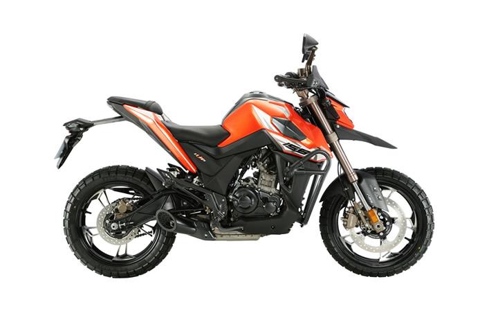 Zontes 155U1 Modello della Moto Caratteristiche: Coppia:16nm., Potenza:18.8hp, Peso:150, Velocità Massima:120, Capacità del Serbatoio: 20, Consumo di Combustibile: 2, Numero di Cilindri:1, Numero di Valvole: 4