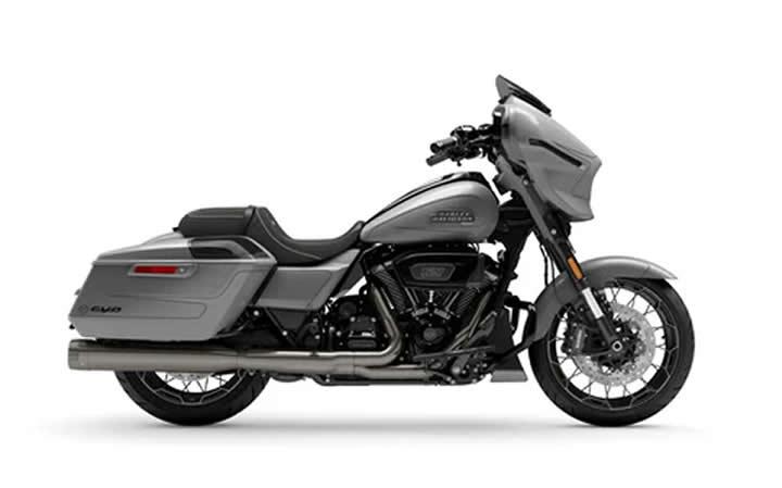 HARLEY DAVİDSON CVO STREET GLIDE Modello della Moto Caratteristiche: Coppia:183nm., Potenza:115hp, Peso:380, Velocità Massima:255, Capacità del Serbatoio: 22.7, Consumo di Combustibile: 6.1, Numero di Cilindri:4, Numero di Valvole: 16