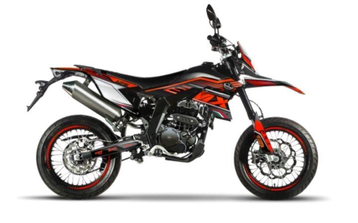 F.B Mondial SMX MOTARD 125 Caratteristiche del Modello Moto: Tork:11nm., Güç:15hp, Peso:124, Velocità Massima:120, Capacità del Serbatoio: 6.3, Consumo di Carburante: 3, Numero di Cilindri:1, Numero di Valvole: 4