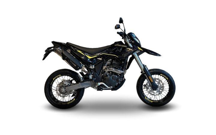 BAROSSA Supermoto 125 Caratteristiche del Modello Moto: Tork:11.5nm., Güç:14.7hp, Peso:141, Velocità Massima:110, Capacità del Serbatoio: 6.5, Consumo di Carburante: 3.1, Numero di Cilindri:1, Numero di Valvole: 4