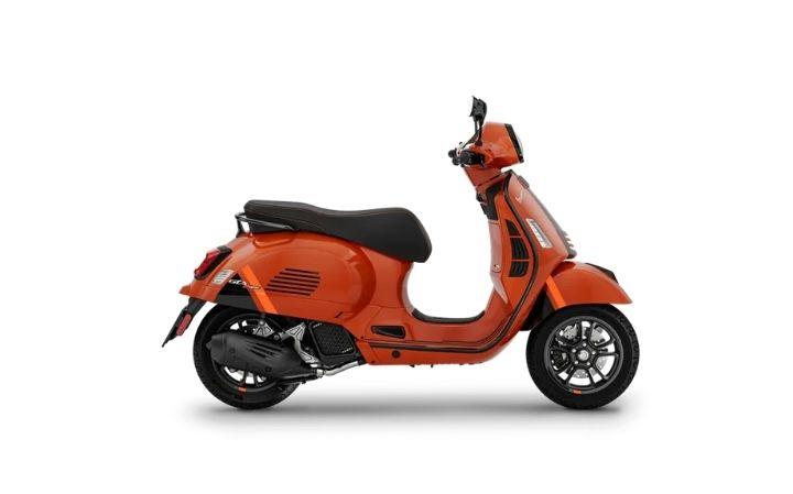 Vespa GTS Super Sport 125 Modello della Moto Caratteristiche: Coppia:12nm., Potenza:14hp, Peso:120, Velocità Massima:95, Capacità del Serbatoio: 9, Consumo di Combustibile: 2.4, Numero di Cilindri:1, Numero di Valvole: 4