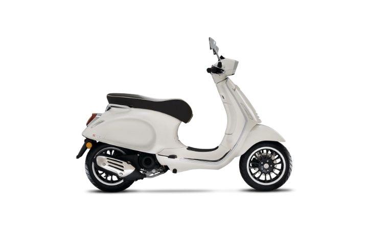 Vespa Sprint 50 Modello della Moto Caratteristiche: Coppia:2.9nm., Potenza:3hp, Peso:85, Velocità Massima:60, Capacità del Serbatoio: 7.5, Consumo di Combustibile: 2.6, Numero di Cilindri:1, Numero di Valvole: 3