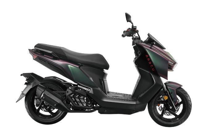 SYM MMBCU 158 Caratteristiche del Modello Moto: Tork:16nm., Güç:15hp, Peso:135, Velocità Massima:130, Capacità del Serbatoio: 7.4, Consumo di Carburante: 3.2, Numero di Cilindri:1, Numero di Valvole: 4