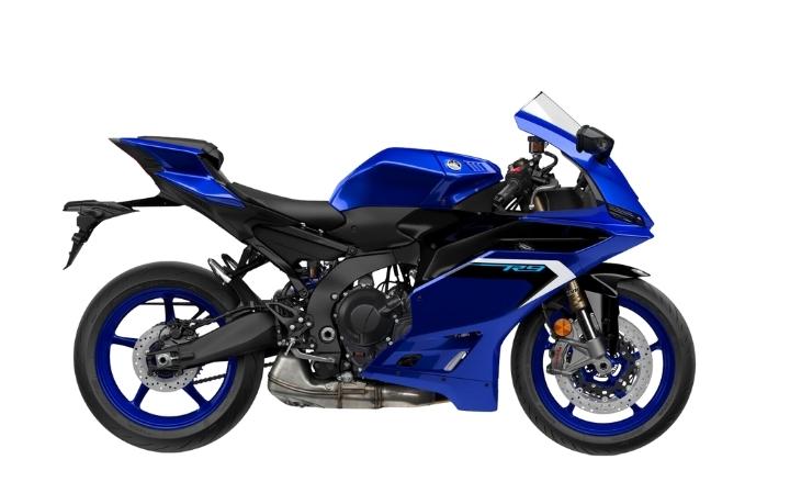 Yamaha R9 Caratteristiche del Modello Moto: Tork:93nm., Güç:119hp, Peso:195, Velocità Massima:250, Capacità del Serbatoio: 14, Consumo di Carburante: 6, Numero di Cilindri:3, Numero di Valvole: 12