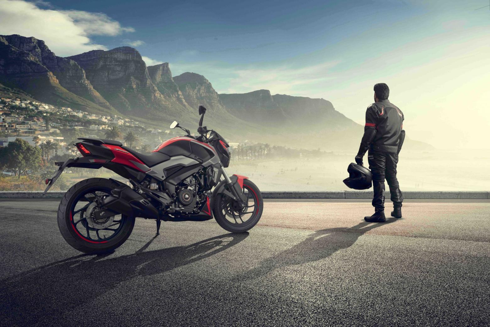 Bajaj Dominar D 250 Motosiklet Özellikleri : Bajaj Dominar D 250 27hp Güç, 23.5nm. Tork, 165km/h Top Speed, 250cc Motor Hacmi,  Fiyat : 172692TL Fiyat, , 180kg Ağırlık, Ön ve Arka ABS (Bybre Fren Kaliperleri) Fren, Ön - Arka(100/80-17 / 130/70-17)