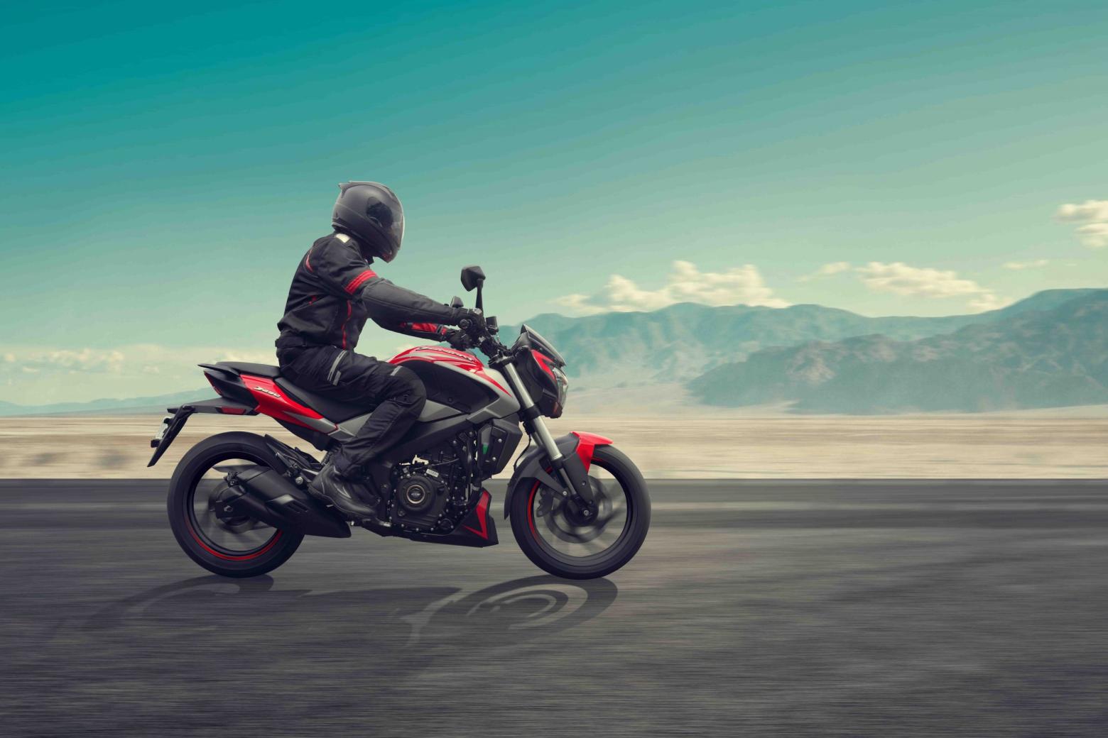 Bajaj Dominar D 250 Motosiklet Özellikleri : Bajaj Dominar D 250 27hp Güç, 23.5nm. Tork, 165km/h Top Speed, 250cc Motor Hacmi,  Fiyat : 172692TL Fiyat, , 180kg Ağırlık, Ön ve Arka ABS (Bybre Fren Kaliperleri) Fren, Ön - Arka(100/80-17 / 130/70-17)