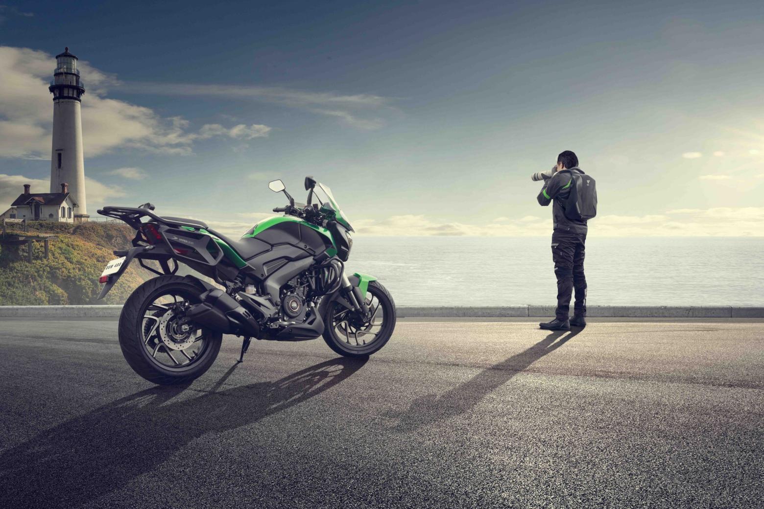 Bajaj Dominar D 400 Motosiklet Özellikleri : Bajaj Dominar D 400 40hp Güç, 35nm. Tork, 175km/h Top Speed, 400cc Motor Hacmi,  Fiyat : 232400TL Fiyat, , 192kg Ağırlık, Ön ve Arka ABS (Bybre Fren Kaliperleri) Fren, Ön - Arka(110/70-17 / 150/60-17)