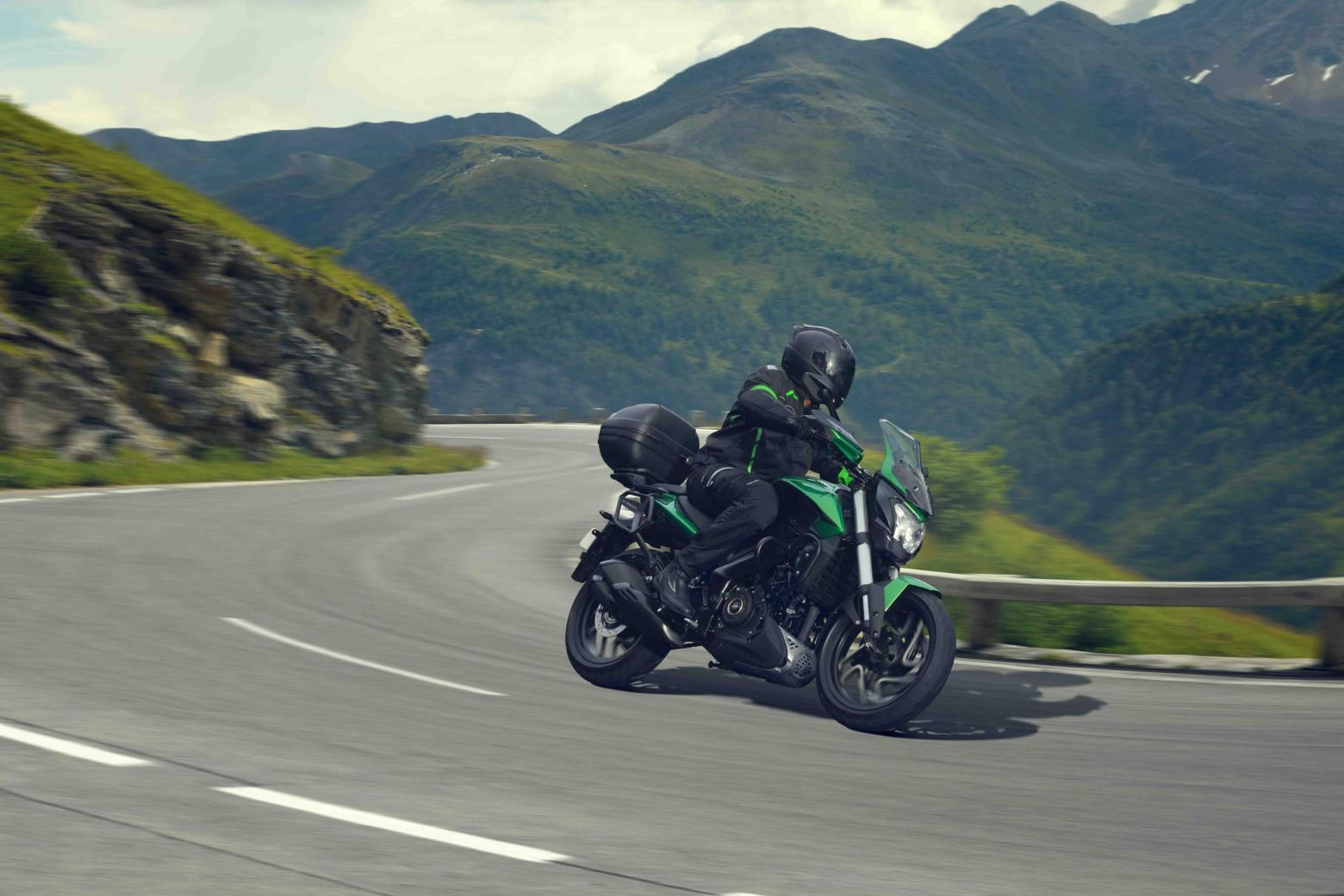 Bajaj Dominar D 400 Motosiklet Özellikleri : Bajaj Dominar D 400 40hp Güç, 35nm. Tork, 175km/h Top Speed, 400cc Motor Hacmi,  Fiyat : 232400TL Fiyat, , 192kg Ağırlık, Ön ve Arka ABS (Bybre Fren Kaliperleri) Fren, Ön - Arka(110/70-17 / 150/60-17)