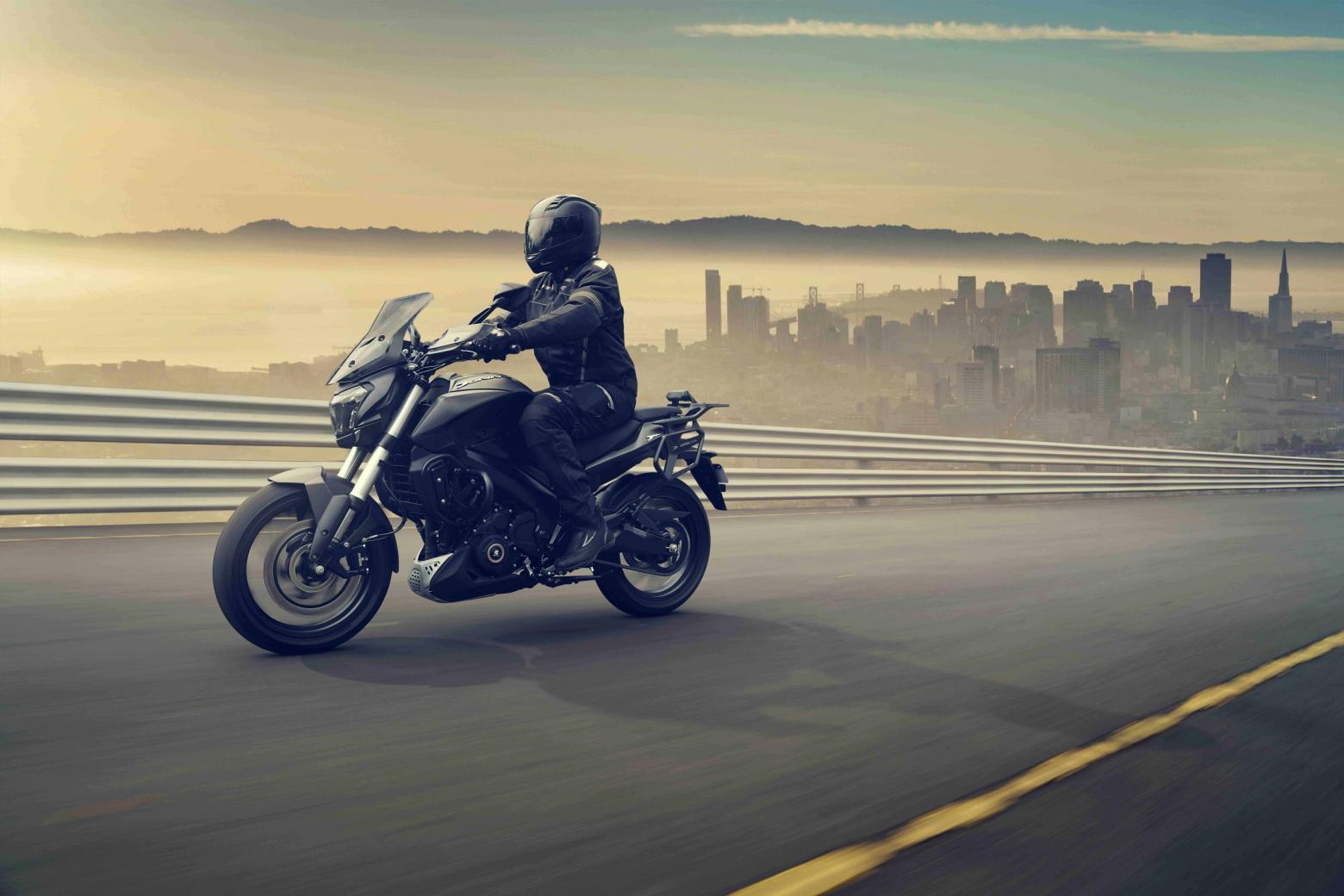 Bajaj Dominar D 400 Motosiklet Özellikleri : Bajaj Dominar D 400 40hp Güç, 35nm. Tork, 175km/h Top Speed, 400cc Motor Hacmi,  Fiyat : 232400TL Fiyat, , 192kg Ağırlık, Ön ve Arka ABS (Bybre Fren Kaliperleri) Fren, Ön - Arka(110/70-17 / 150/60-17)