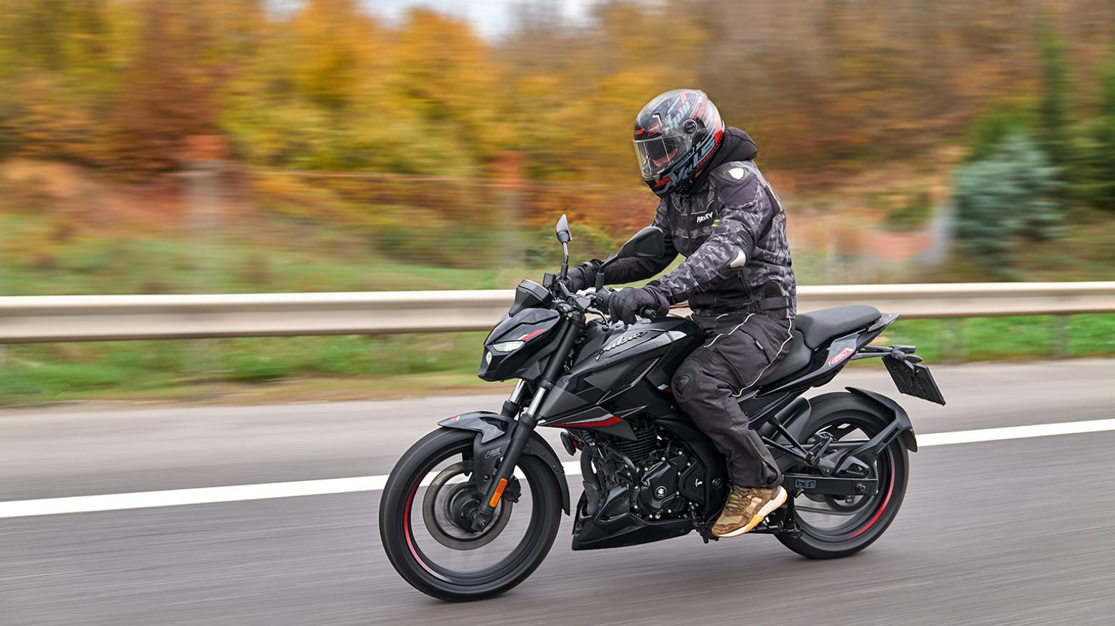 Bajaj Pulsar N 250 Motosiklet Özellikleri : Bajaj Pulsar N 250 22.5hp Güç, 21.5nm. Tork, 143km/h Top Speed, 250cc Motor Hacmi,  Fiyat : 155764TL Fiyat, , 164kg Ağırlık, Ön ve Arka ABS (Grimeca Kaliperler) Fren, Ön - Arka(100/80-17 52P -  130/70-17 62P)