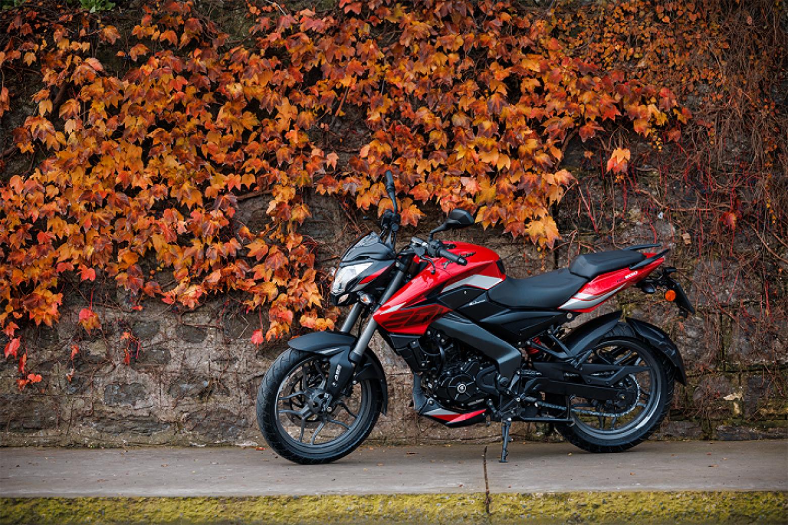 Bajaj Pulsar NS 200 UG Motosiklet Özellikleri : Bajaj Pulsar NS 200 UG 24.5hp Güç, 18.7nm. Tork, 145km/h Top Speed, 200cc Motor Hacmi,  Fiyat : 153500TL Fiyat, , 160kg Ağırlık, Disk - Disk ABS Fren, 100/80-17 - 130/70-17