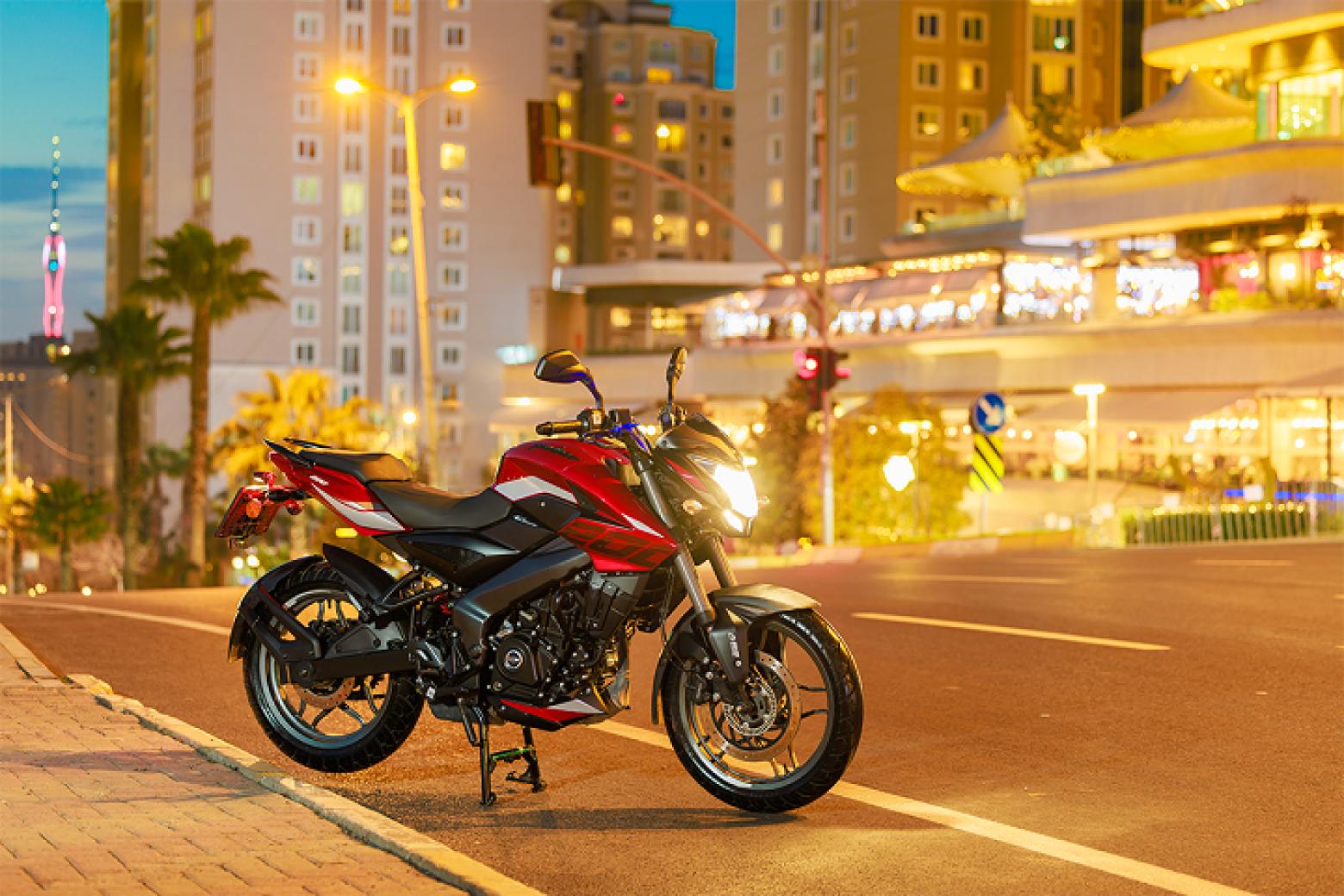 Bajaj Pulsar NS 200 UG Motosiklet Özellikleri : Bajaj Pulsar NS 200 UG 24.5hp Güç, 18.7nm. Tork, 145km/h Top Speed, 200cc Motor Hacmi,  Fiyat : 153500TL Fiyat, , 160kg Ağırlık, Disk - Disk ABS Fren, 100/80-17 - 130/70-17