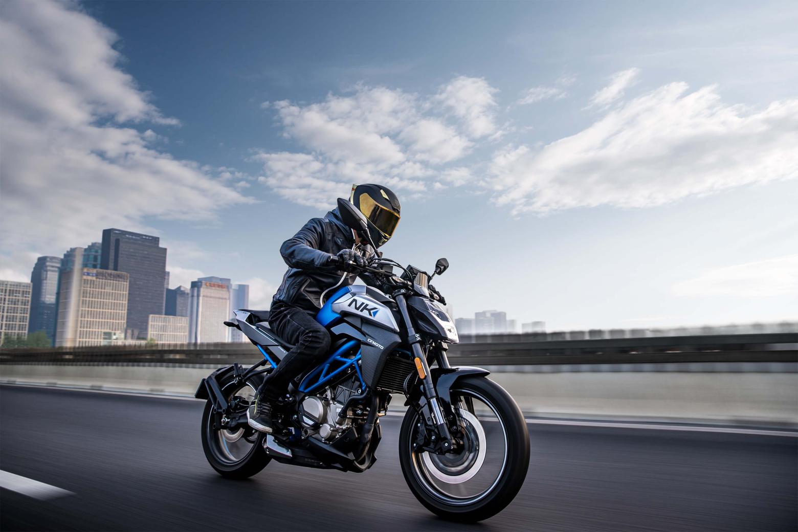 CF MOTO 250NK Motosiklet Özellikleri : CF MOTO 250NK 27.8hp Güç, 22nm. Tork, 158km/h Top Speed, 250cc Motor Hacmi,  Fiyat : 175737TL Fiyat, , 151kg Ağırlık, Ön 292mm disk 4 pistonlu kaliper, Arka 220mm disk tek pistonlu kaliper ABS (CF MOTO kaliperler) Fren, 110/70-17 ön, 140/60-17 arka lastik ebatları