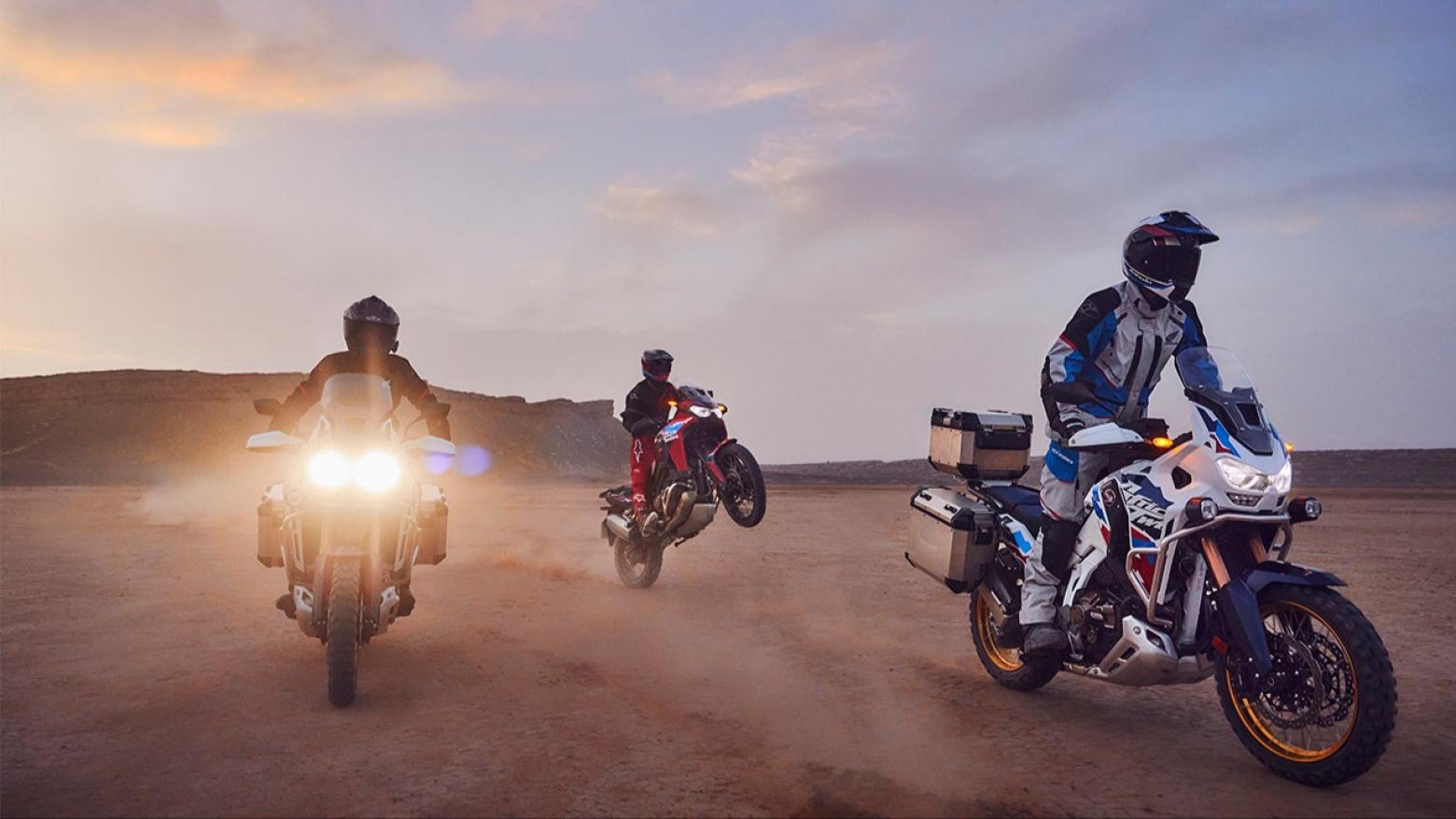 Honda Africa Twin 1084 Motosiklet Özellikleri : Honda Africa Twin 1084 102hp Güç, 105nm. Tork, 215km/h Top Speed, 1000cc Üstü,  Fiyat : 735750TL Fiyat, , 226kg Ağırlık, Ön / Arka (256 mm x 3,5 mm çift pistonlu kaliper / 220 mm x 4.5mm tek pistonlu kaliper) 2 Kanallı ABS Fren, Ön - Arka(90/90-21M/C 54H / 150/70R18M/C 70H)