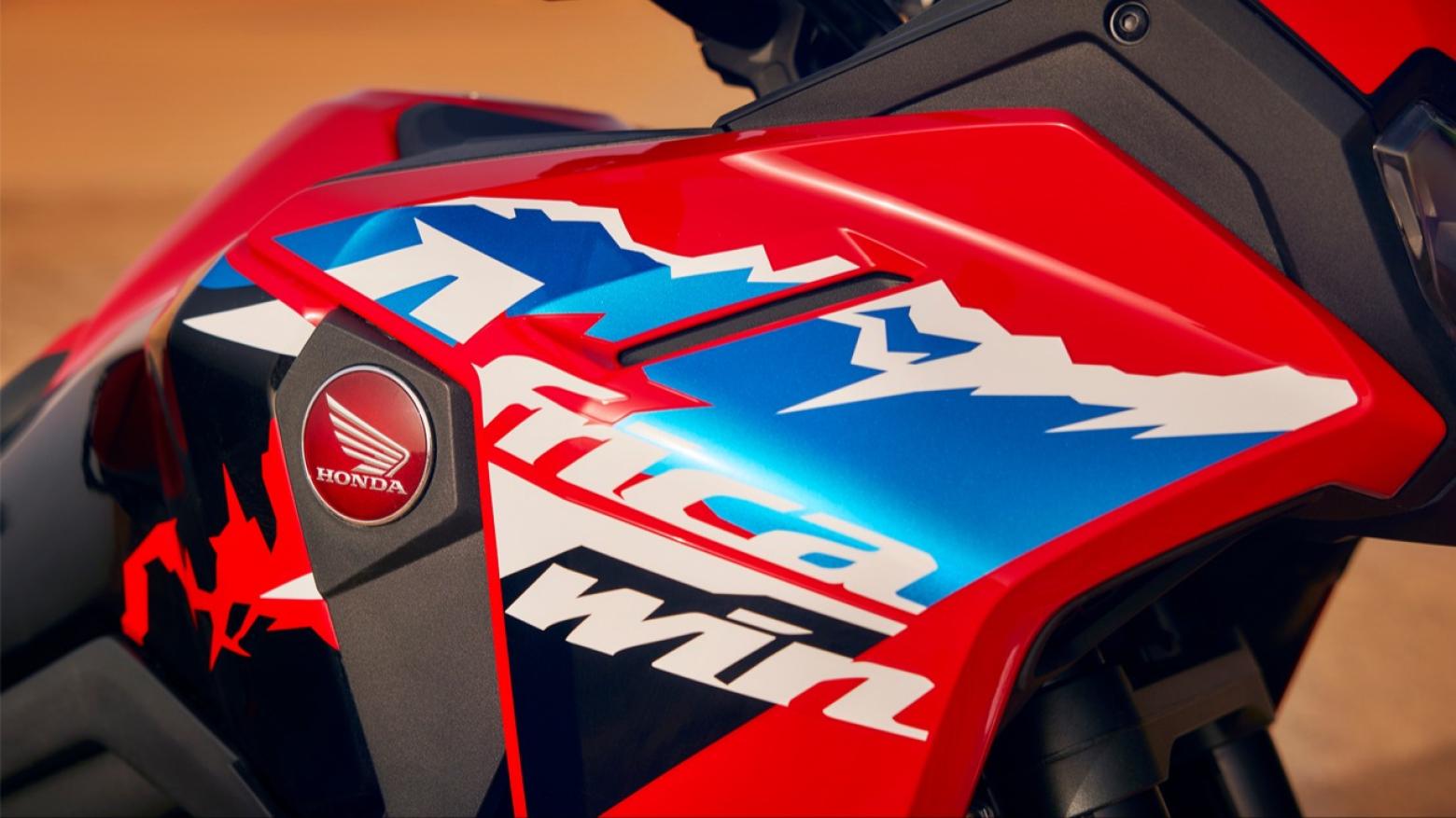 Honda Africa Twin 1084 Motosiklet Özellikleri : Honda Africa Twin 1084 102hp Güç, 105nm. Tork, 215km/h Top Speed, 1000cc Üstü,  Fiyat : 735750TL Fiyat, , 226kg Ağırlık, Ön / Arka (256 mm x 3,5 mm çift pistonlu kaliper / 220 mm x 4.5mm tek pistonlu kaliper) 2 Kanallı ABS Fren, Ön - Arka(90/90-21M/C 54H / 150/70R18M/C 70H)