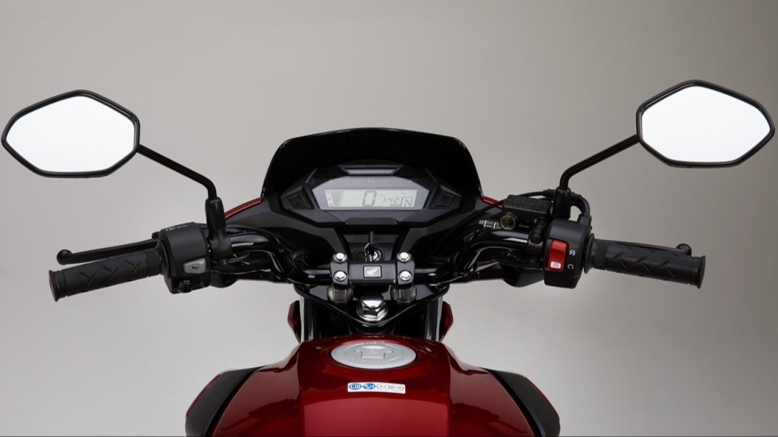 HONDA CB125F Motosiklet Özellikleri : HONDA CB125F 11hp Güç, 11nm. Tork, 110km/h Top Speed, 125cc Motor Hacmi,  Fiyat : 107750TL Fiyat, , 116kg Ağırlık, Tek piston kaliperli 240 mm tek disk / 130 mm kampana Fren, 80/100 – 18 M/C 47P / 90/90 – 18 M/C 51P