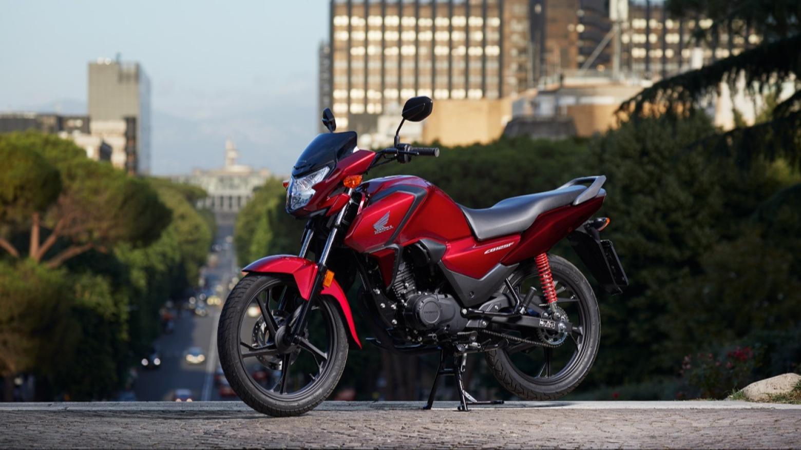 HONDA CB125F Motosiklet Özellikleri : HONDA CB125F 11hp Güç, 11nm. Tork, 110km/h Top Speed, 125cc Motor Hacmi,  Fiyat : 107750TL Fiyat, , 116kg Ağırlık, Tek piston kaliperli 240 mm tek disk / 130 mm kampana Fren, 80/100 – 18 M/C 47P / 90/90 – 18 M/C 51P
