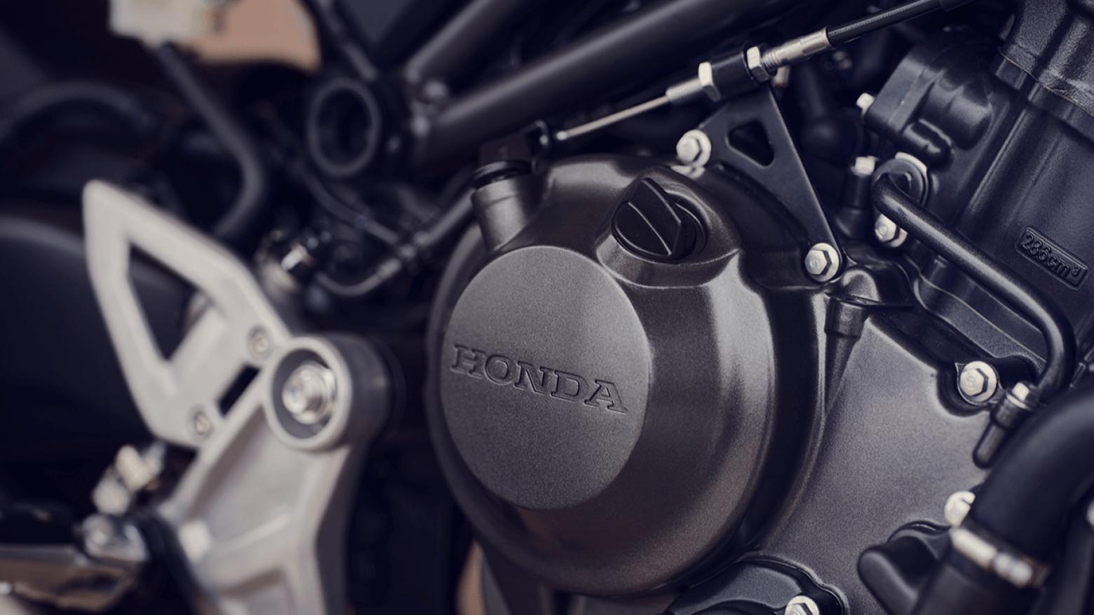 Honda CB250R Motosiklet Özellikleri : Honda CB250R 27.6hp Güç, 23nm. Tork, 162km/h Top Speed, 250cc Motor Hacmi,  Fiyat : 232000TL Fiyat, , 144kg Ağırlık, Ön / Arka (296 mm Radyal Montajlı Nissin 4 pistonlu yüzer disk / 220 mm tek piston kaliperli tek disk) 2 Kanallı ABS Fren, Ön - Arka(110/70 R17 / 150/60 R17)