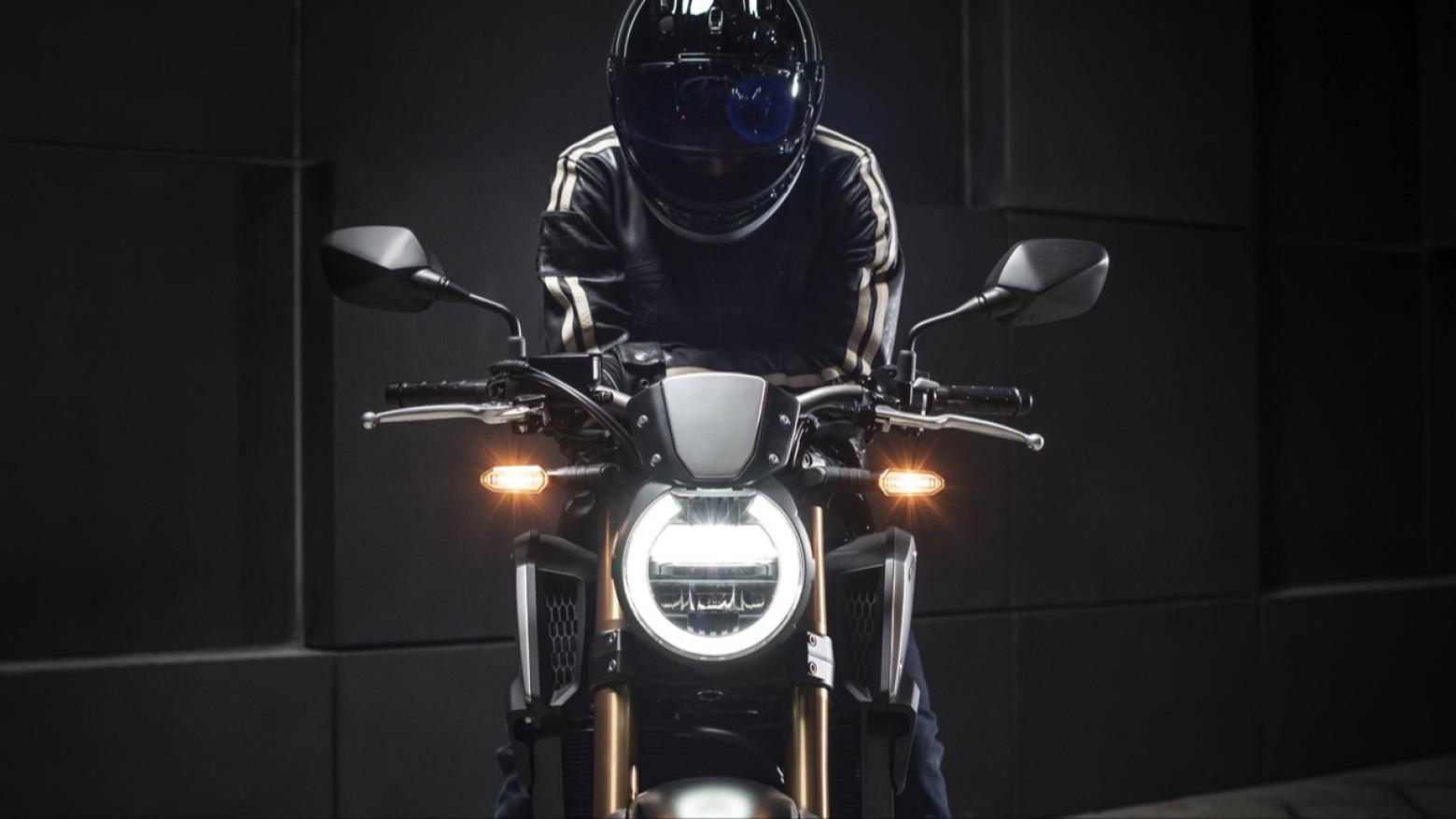 Honda CB650R Motosiklet Özellikleri : Honda CB650R 95.1hp Güç, 63nm. Tork, 241km/h Top Speed, 650cc Motor Hacmi,  Fiyat : 521250TL Fiyat, , 203kg Ağırlık, Ön / Arka (310 mm x 4.5 mm 4 piston kaliperli çift hidrolik disk / 310 mm x 4.5 mm 4 piston kaliperli çift hidrolik disk) 2 Kanallı ABS Fren, Ön - Arka(120/70 R17 / 180/55 R17)
