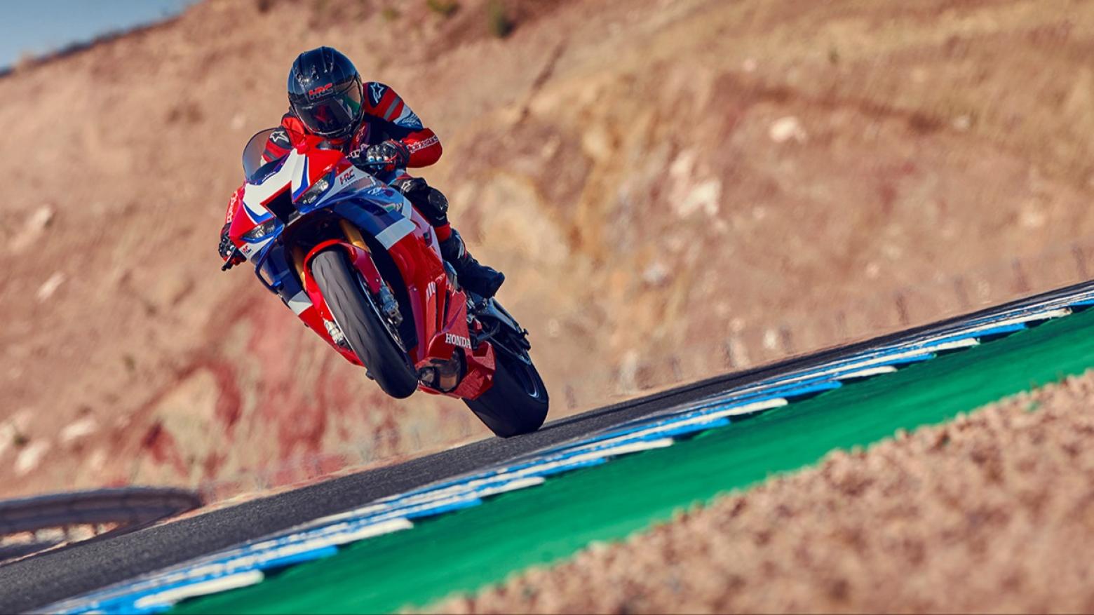 Honda CBR1000RR-R Motosiklet Özellikleri : Honda CBR1000RR-R 217.5hp Güç, 112nm. Tork, 330km/h Top Speed, 1000cc Motor Hacmi,  Fiyat : 1543250TL Fiyat, , 201kg Ağırlık, Ön / Arka (320 mm, radyal monte Brembo marka 4 piston kaliperli çift disk / 220 mm 2 piston kaliperli tek disk) 2 KanallıABS Fren, Ön - Arka(120/70 R17 / 200/55 R17)