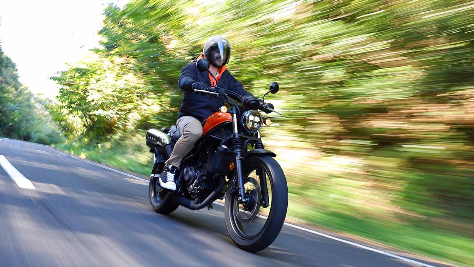 Honda CL250 Motosiklet Özellikleri : Honda CL250 24.2hp Güç, 23.1nm. Tork, 140km/h Top Speed, 250cc Motor Hacmi,  Fiyat : 242000TL Fiyat, , 172kg Ağırlık, Ön Arka Disk ABS Fren, Ön - Arka(110/80R19M/C 59H / 150/70R17M/C 69H)